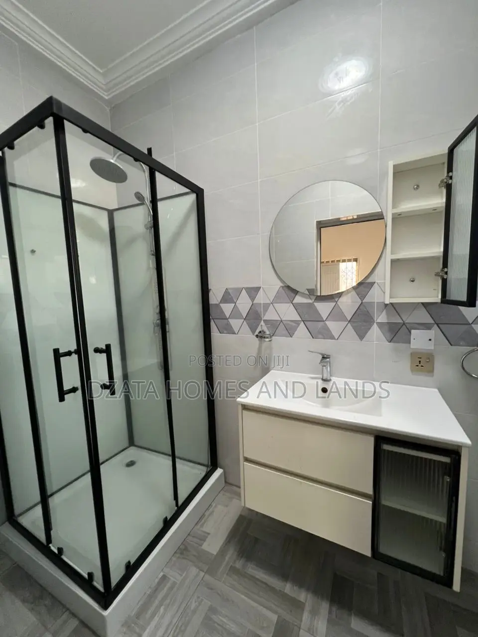 3bdrm Apartment in Zenith Bank, Spintex for rent