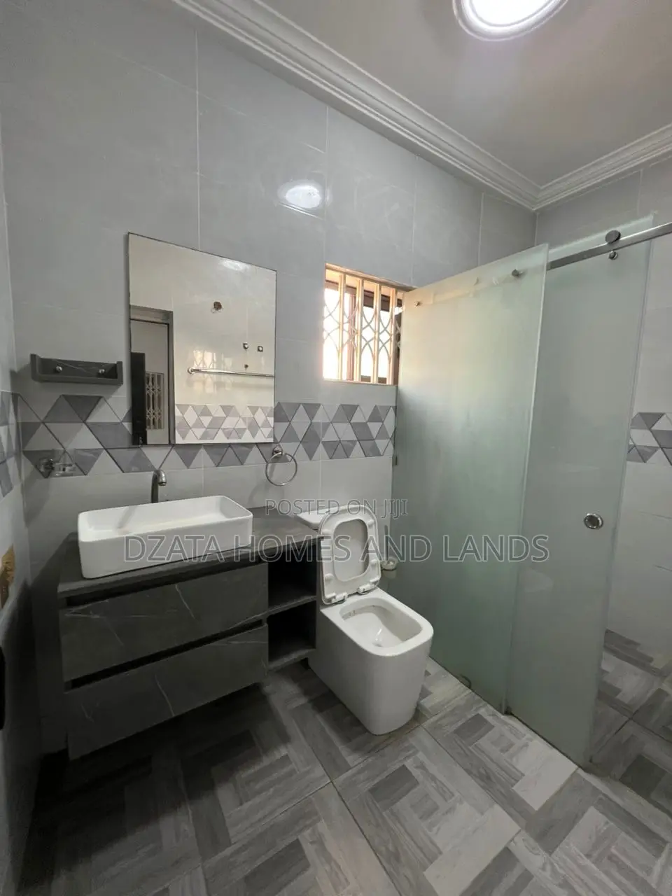 3bdrm Apartment in Zenith Bank, Spintex for rent