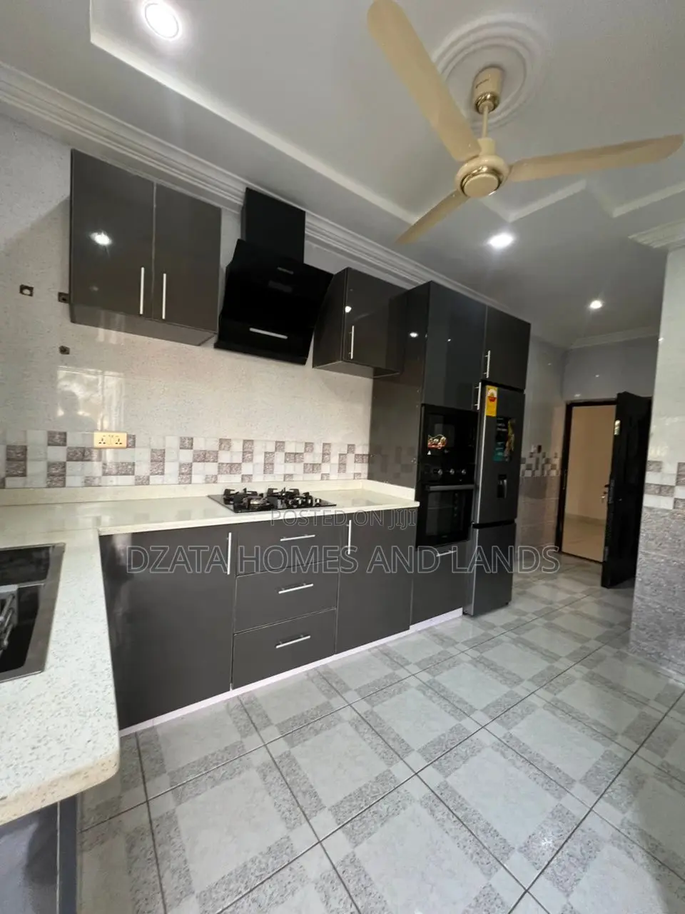 3bdrm Apartment in Zenith Bank, Spintex for rent