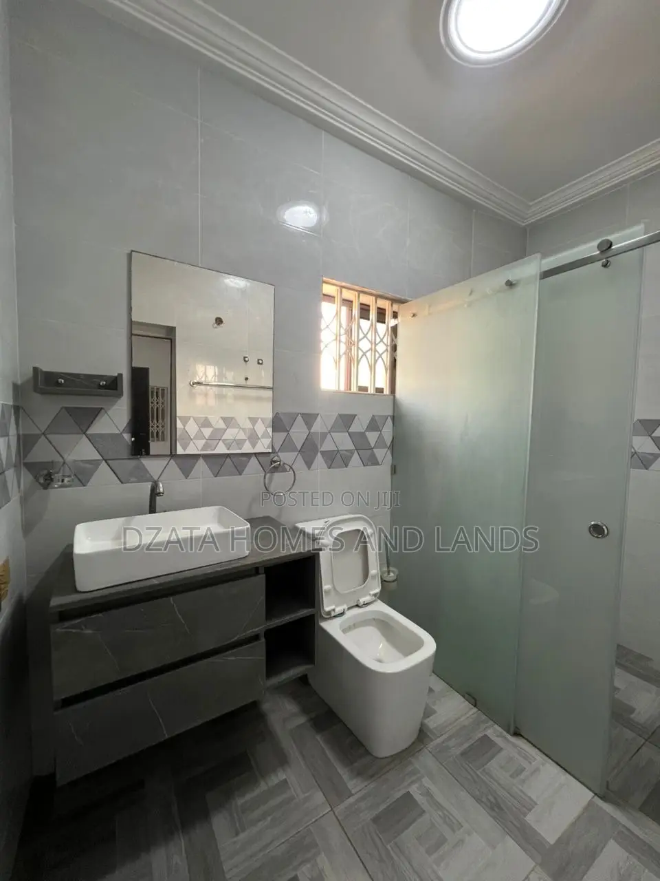3bdrm Apartment in Zenith Bank, Spintex for rent