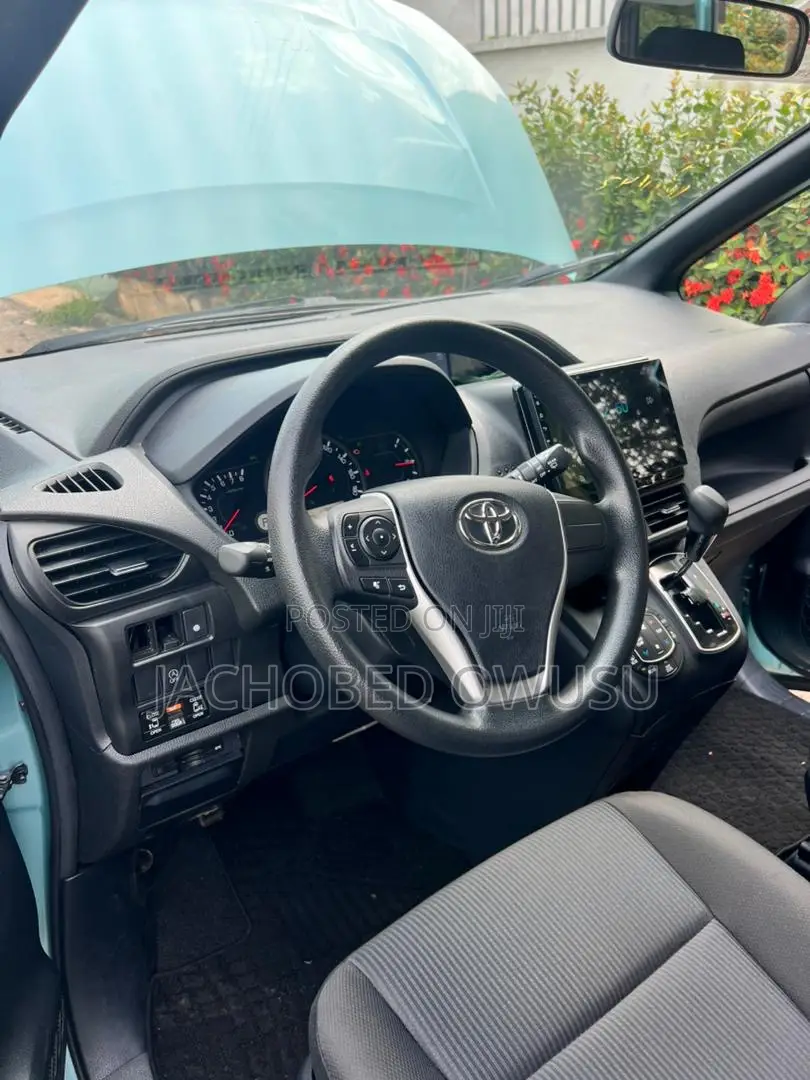 Toyota Voxy SV Premium 2014 Green