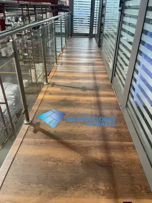Vinyl Floor Installer