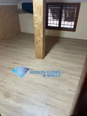 Modern Vinyl Flooring Installer