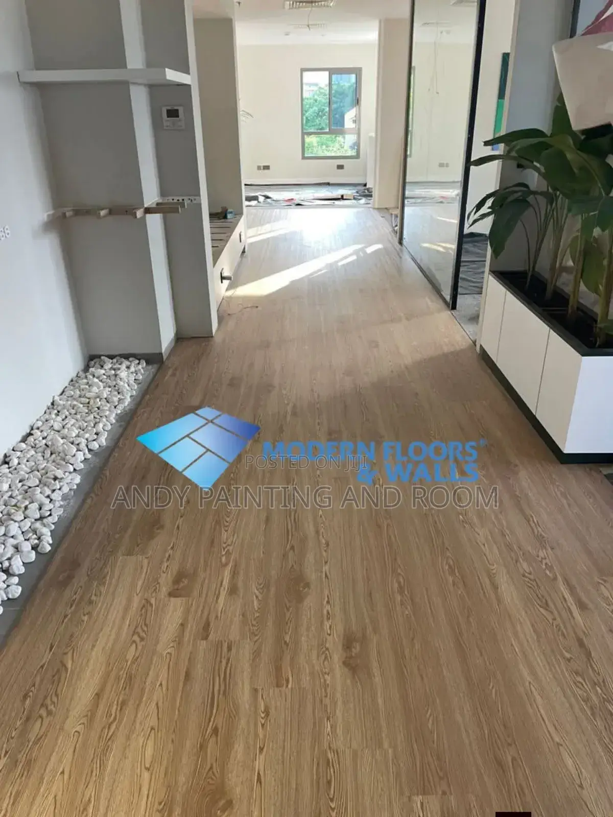 Modern Vinyl Flooring Installer