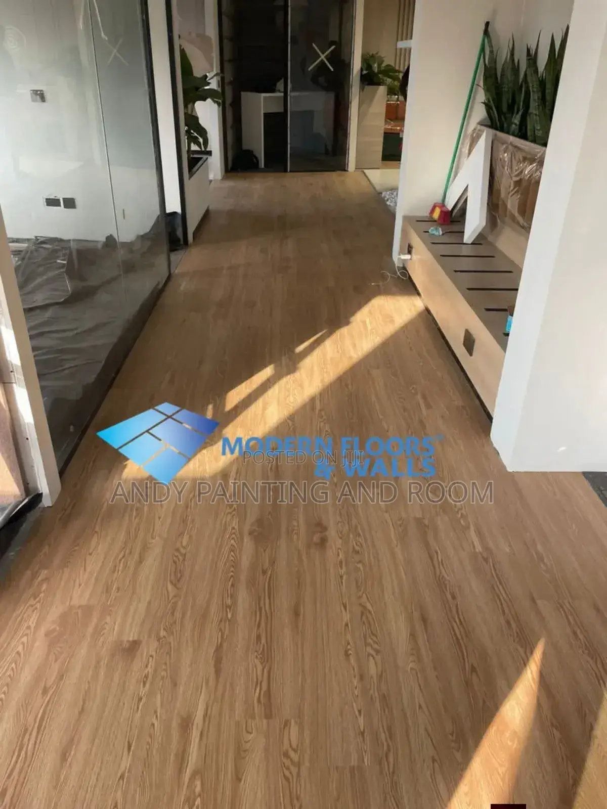 Modern Vinyl Flooring Installer