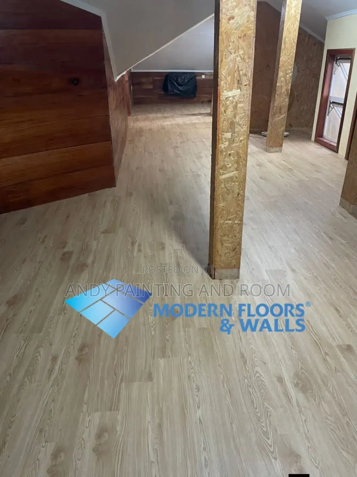Modern Vinyl Flooring Installer