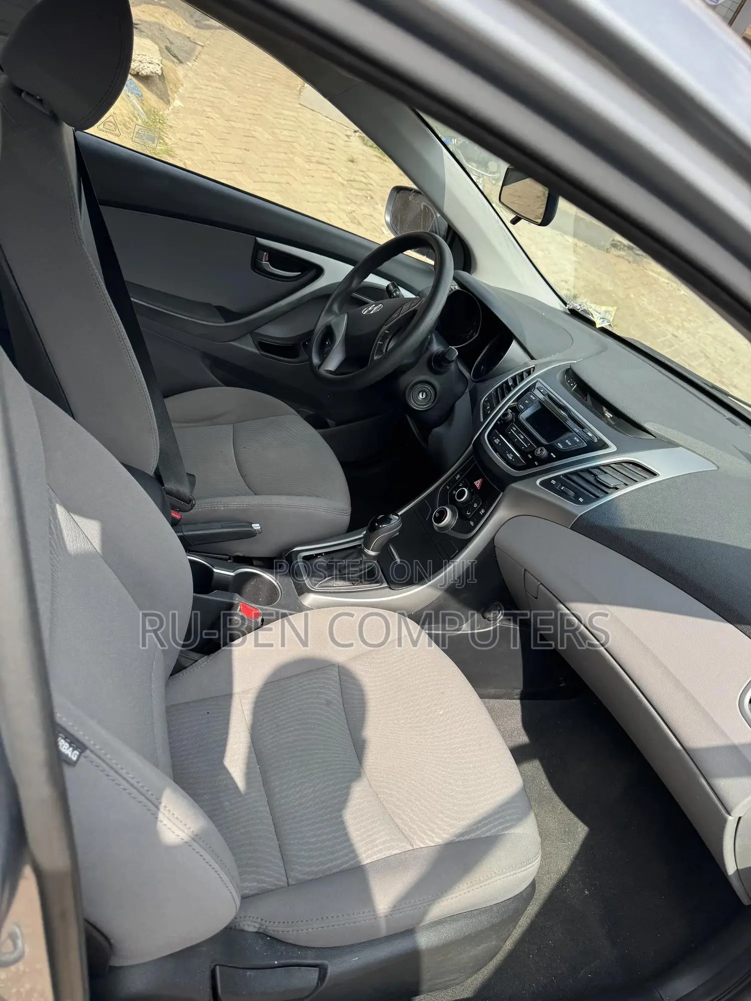 Hyundai Elantra SE Sedan FWD (1.8L 4cyl 6M) 2016 Silver
