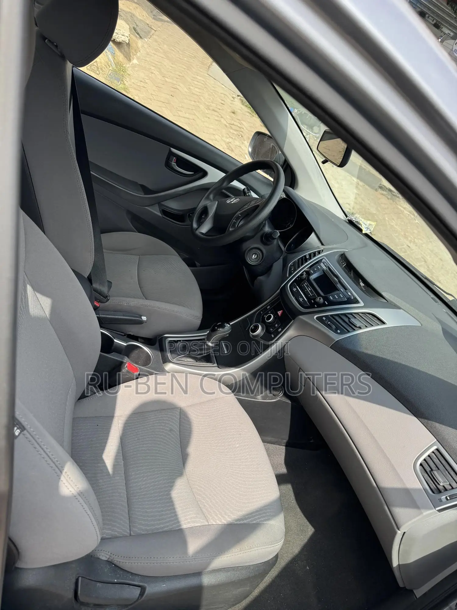 Hyundai Elantra SE Sedan FWD (1.8L 4cyl 6M) 2016 Silver