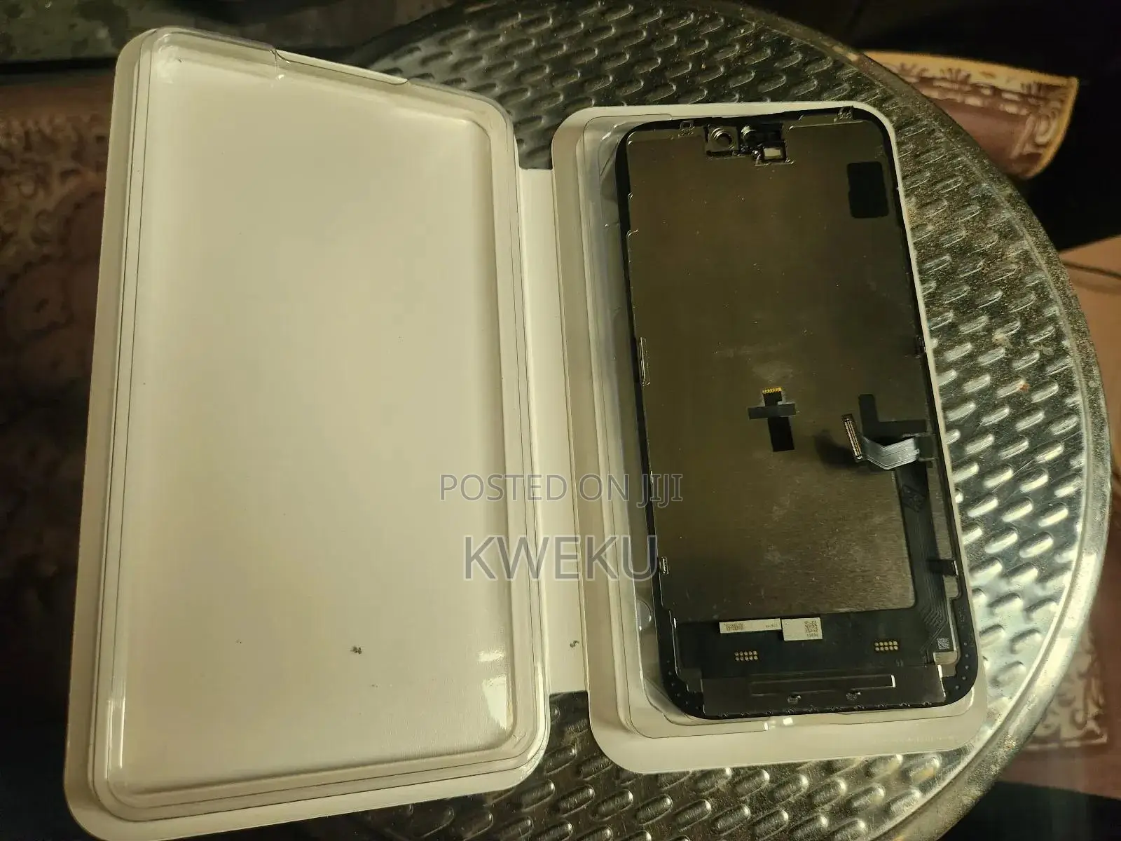 iPhone 15 Plus Screen