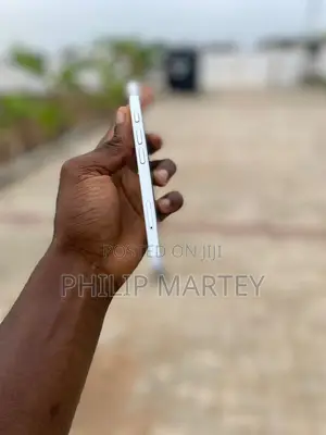 Apple iPhone 16 128 GB White