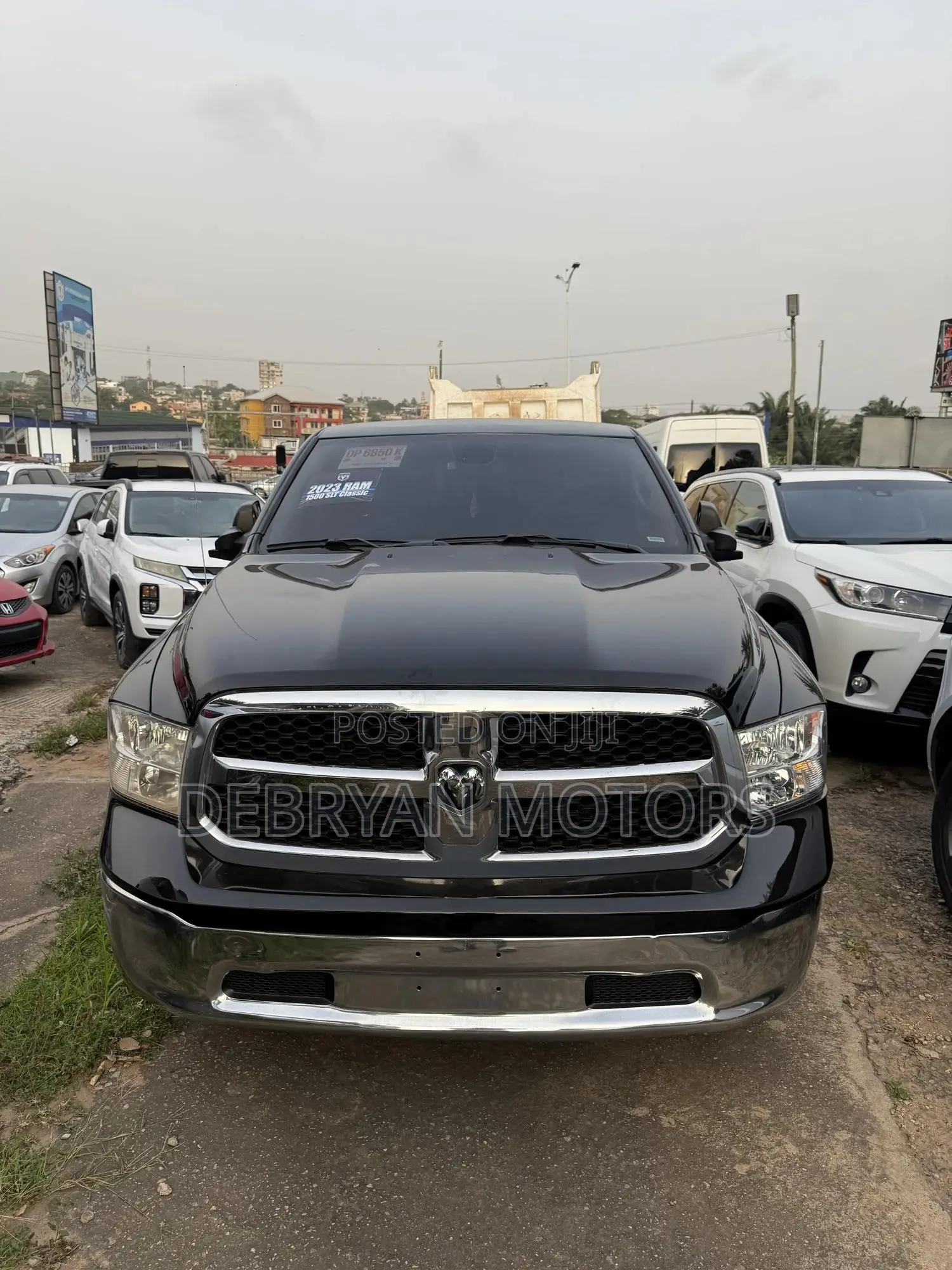 RAM 1500 Classic SLT Fleet Crew Cab 4WD 5.6 ft SB 2023 Black