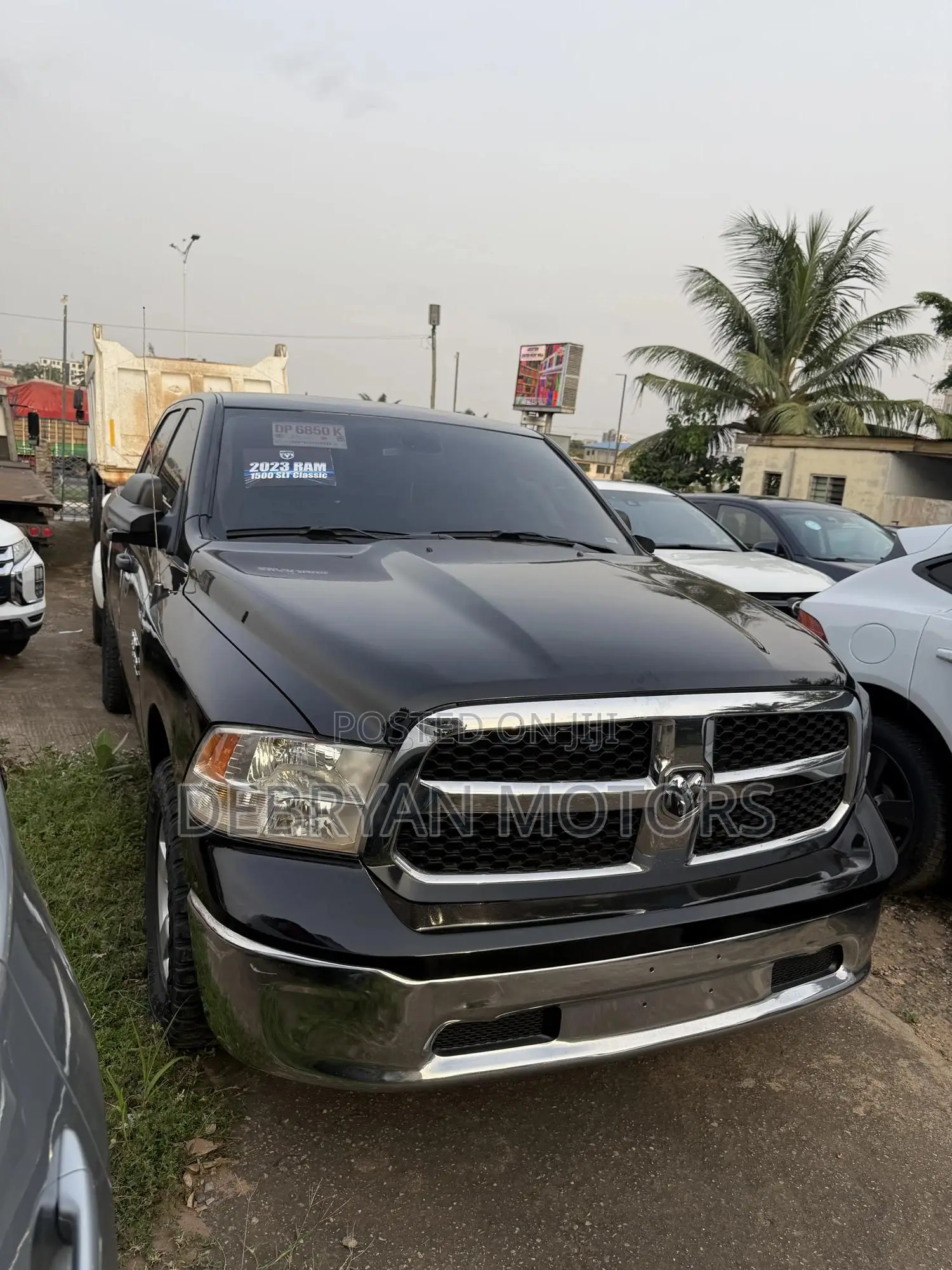 RAM 1500 Classic SLT Fleet Crew Cab 4WD 5.6 ft SB 2023 Black