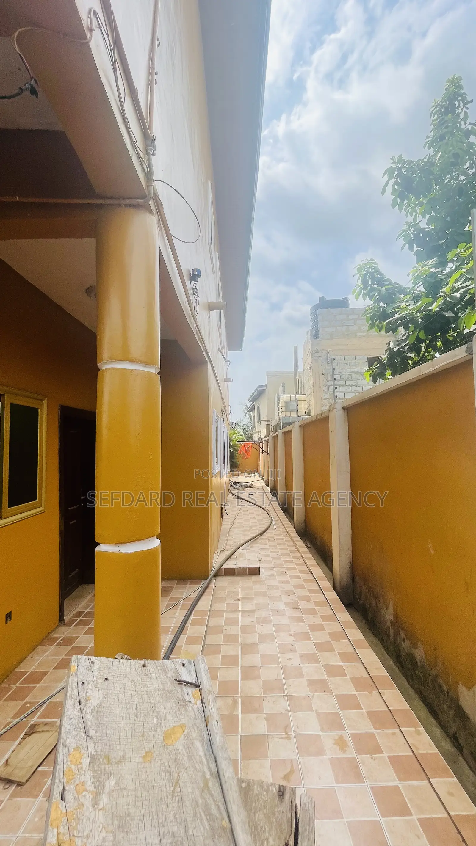 6bdrm House in Adenta for sale