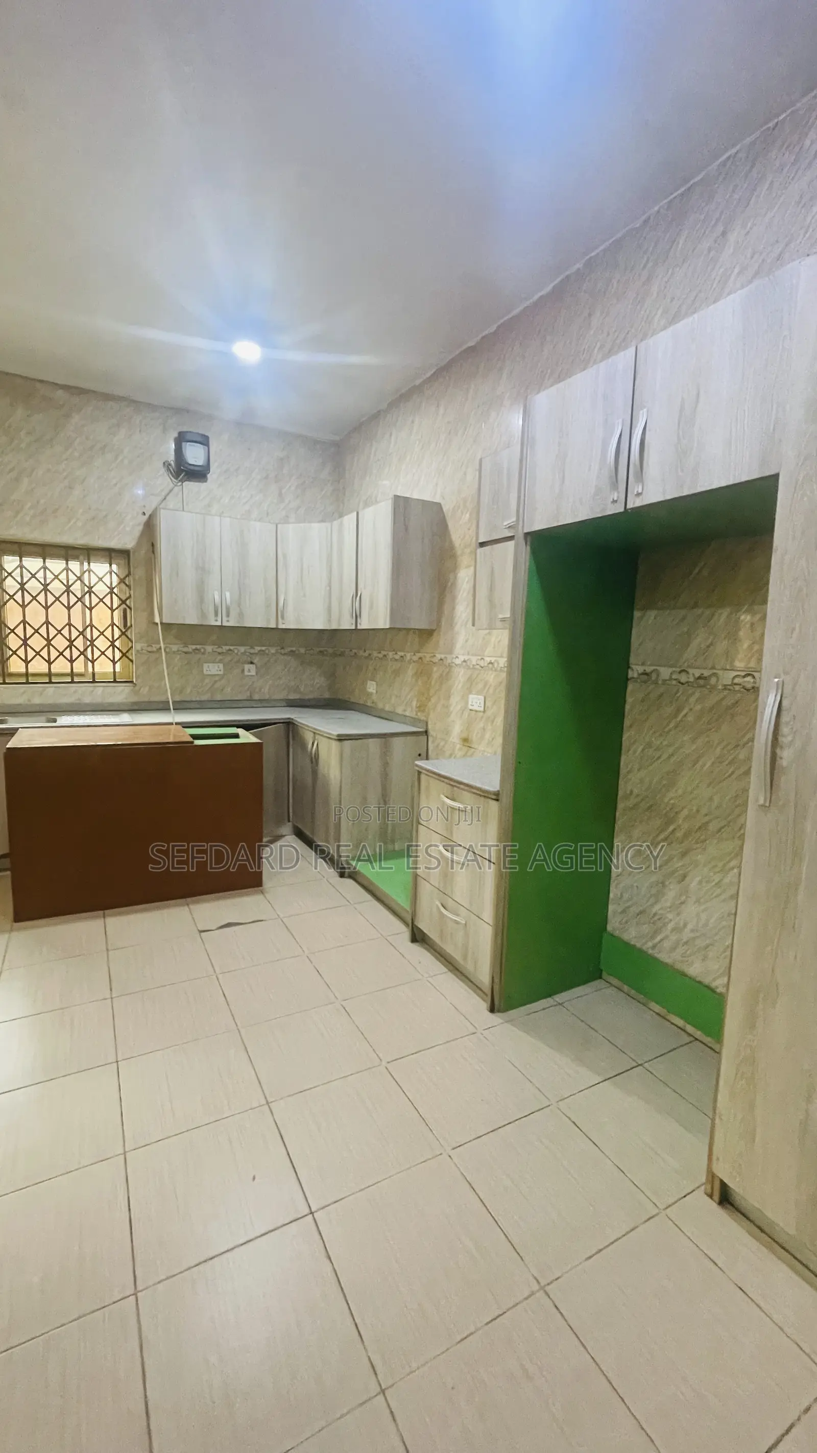 6bdrm House in Adenta for sale