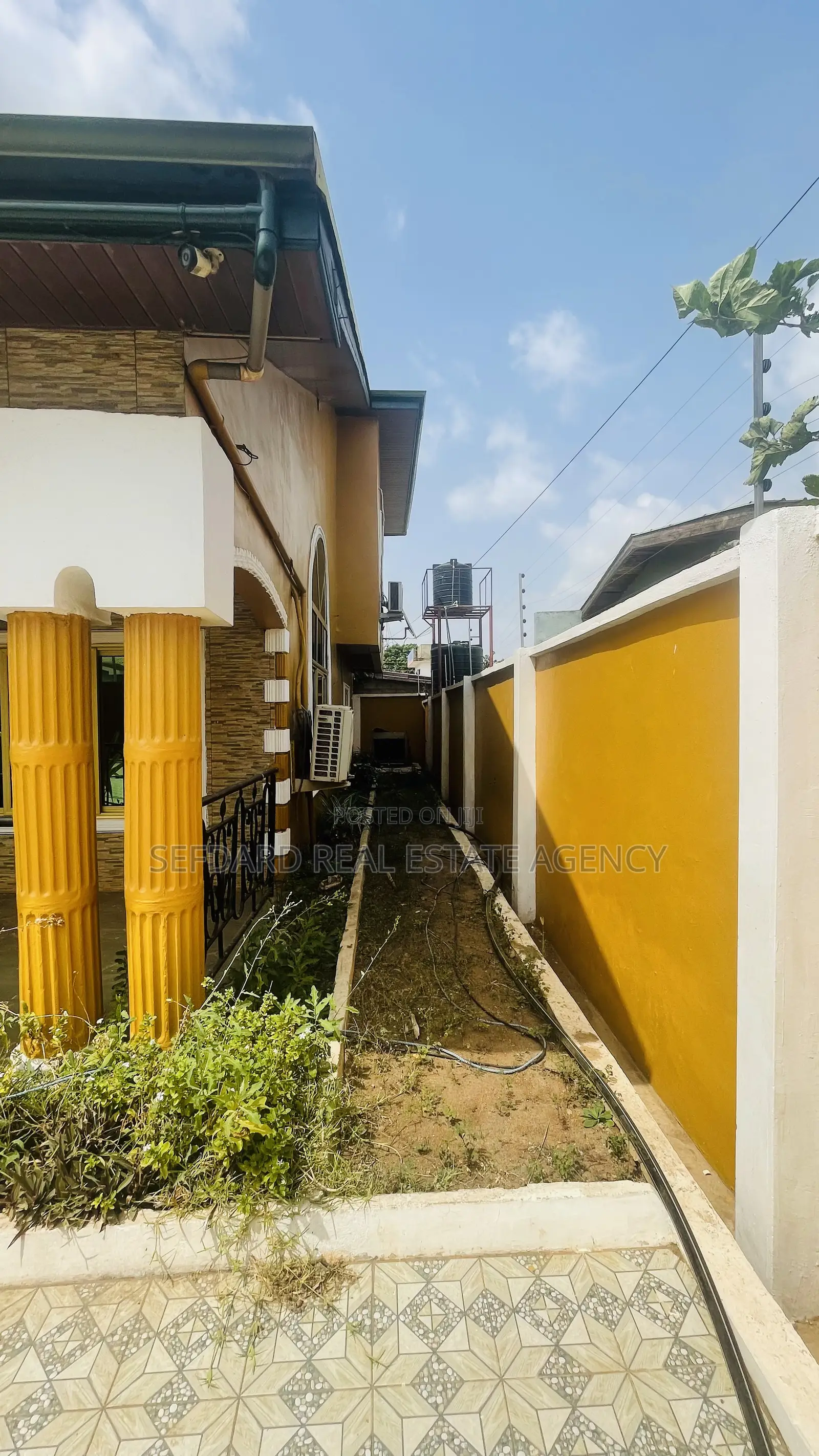 6bdrm House in Adenta for sale