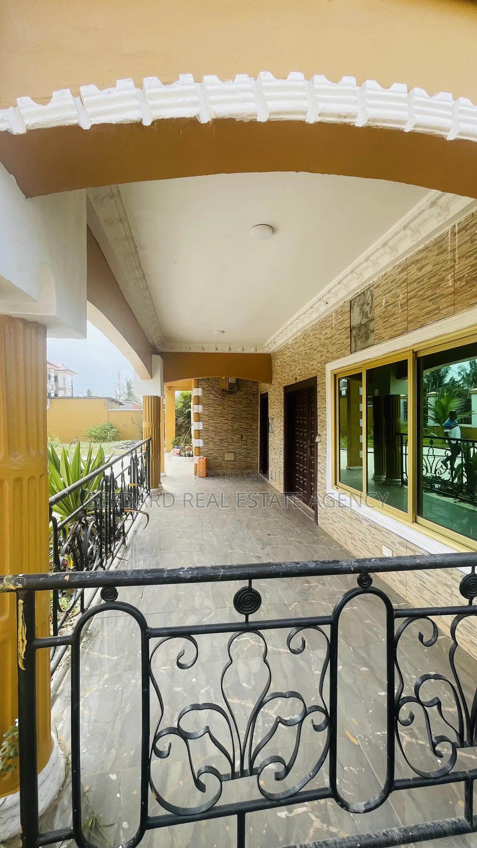 6bdrm House in Adenta for sale