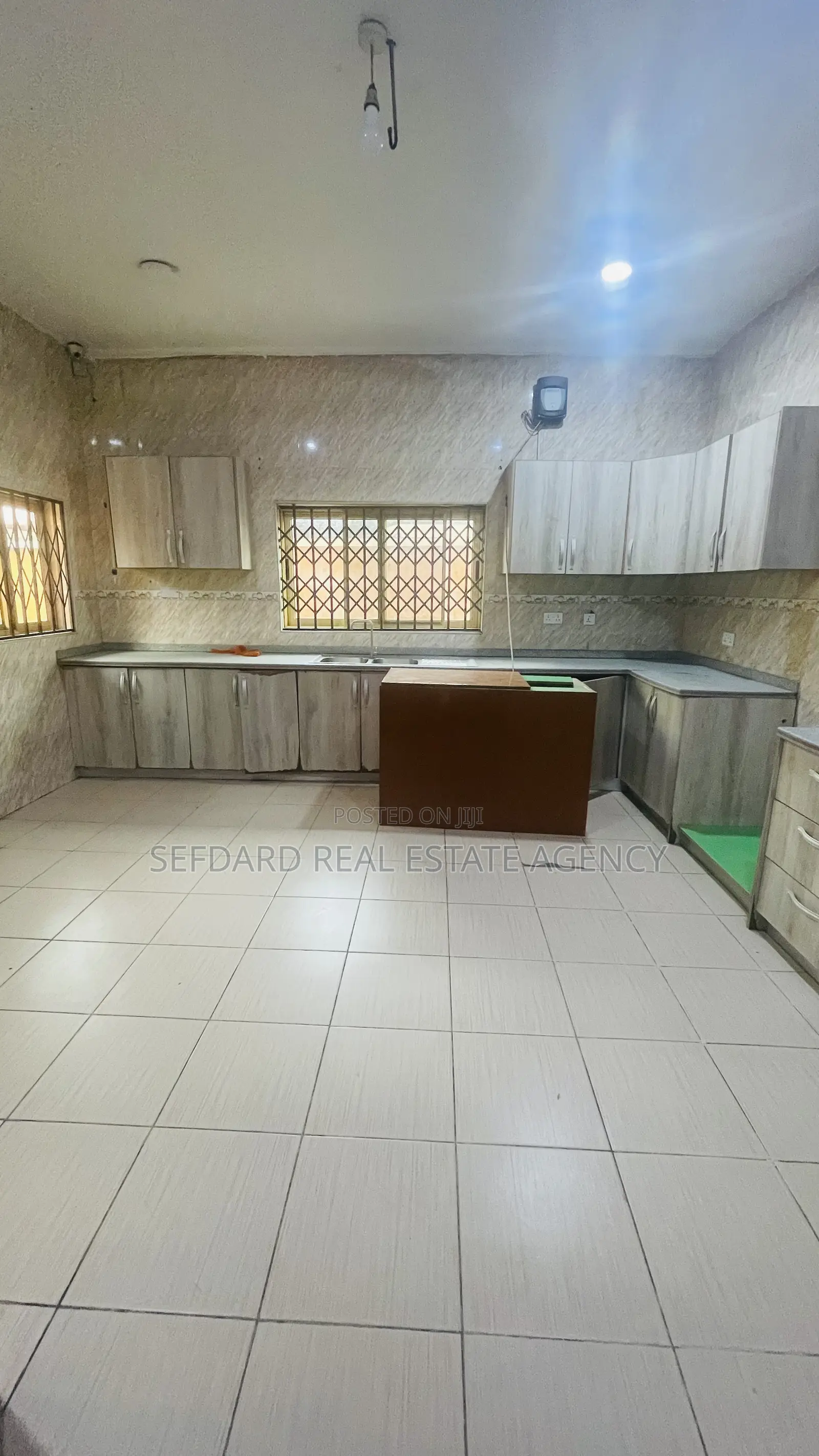 6bdrm House in Adenta for sale