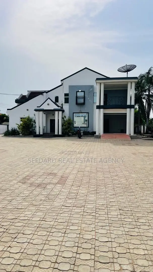 5bdrm House in North Legon for rent