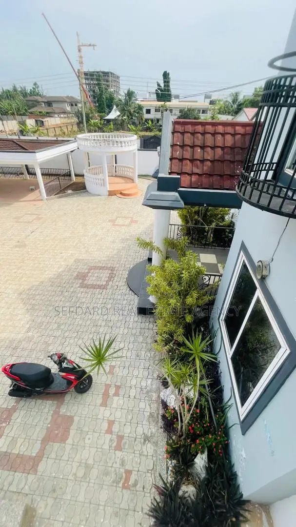 5bdrm House in North Legon for rent