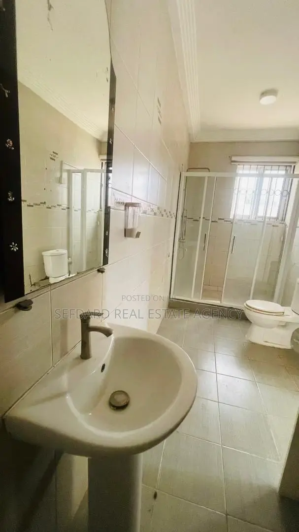 5bdrm House in North Legon for rent