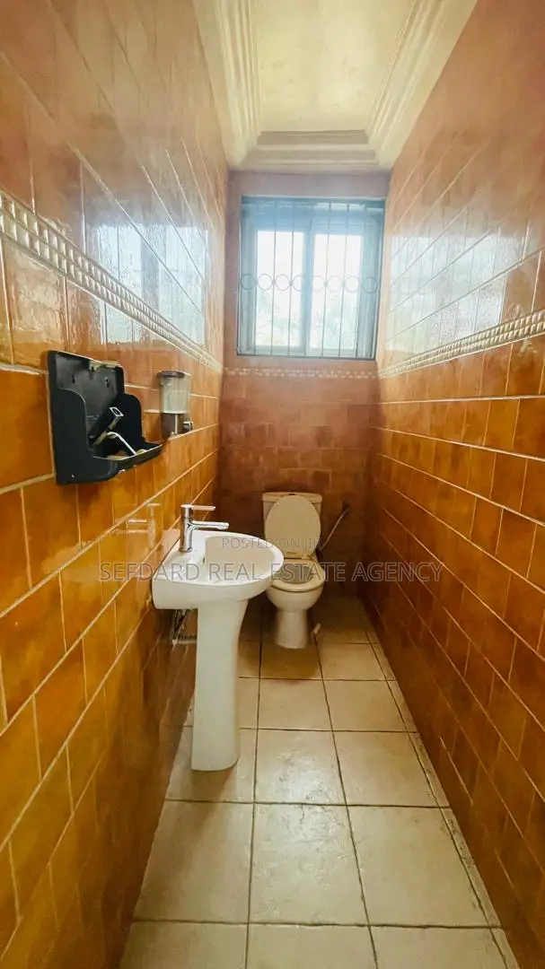 5bdrm House in North Legon for rent