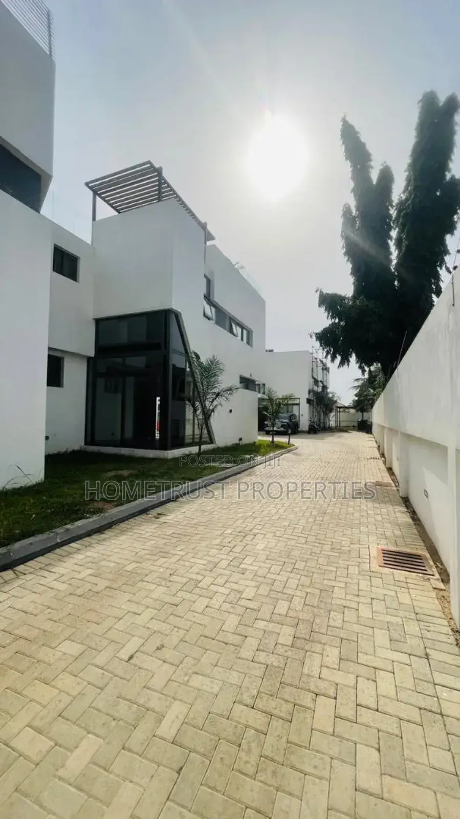 4bdrm Duplex in Hometrust Properties, North Legon for sale