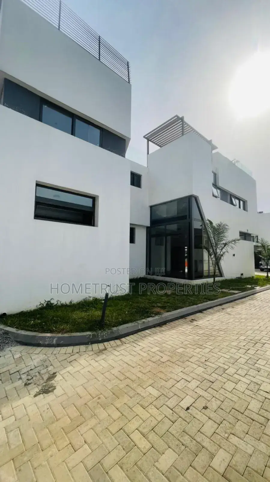 4bdrm Duplex in Hometrust Properties, North Legon for sale