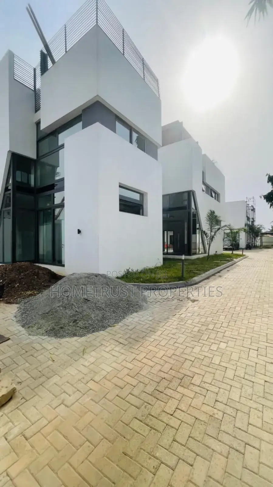 4bdrm Duplex in Hometrust Properties, North Legon for sale