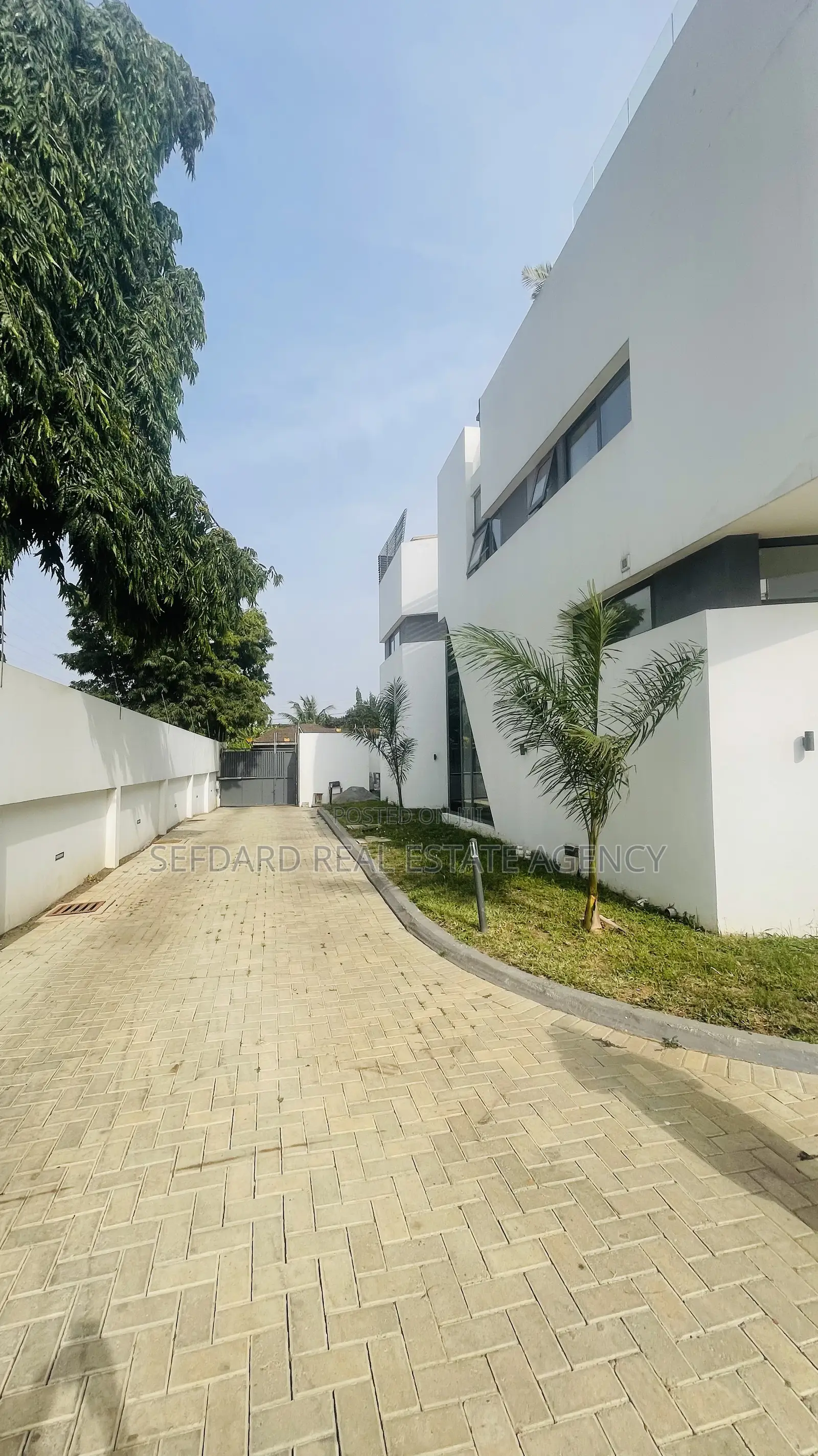 2bdrm Townhouse/Terrace in North Legon for sale