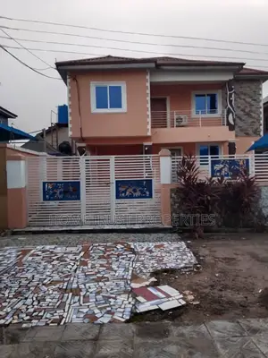 4bdrm Duplex in Hometrust Properties, Amasaman for rent