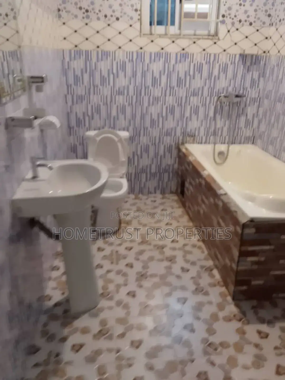 4bdrm Duplex in Hometrust Properties, Amasaman for rent