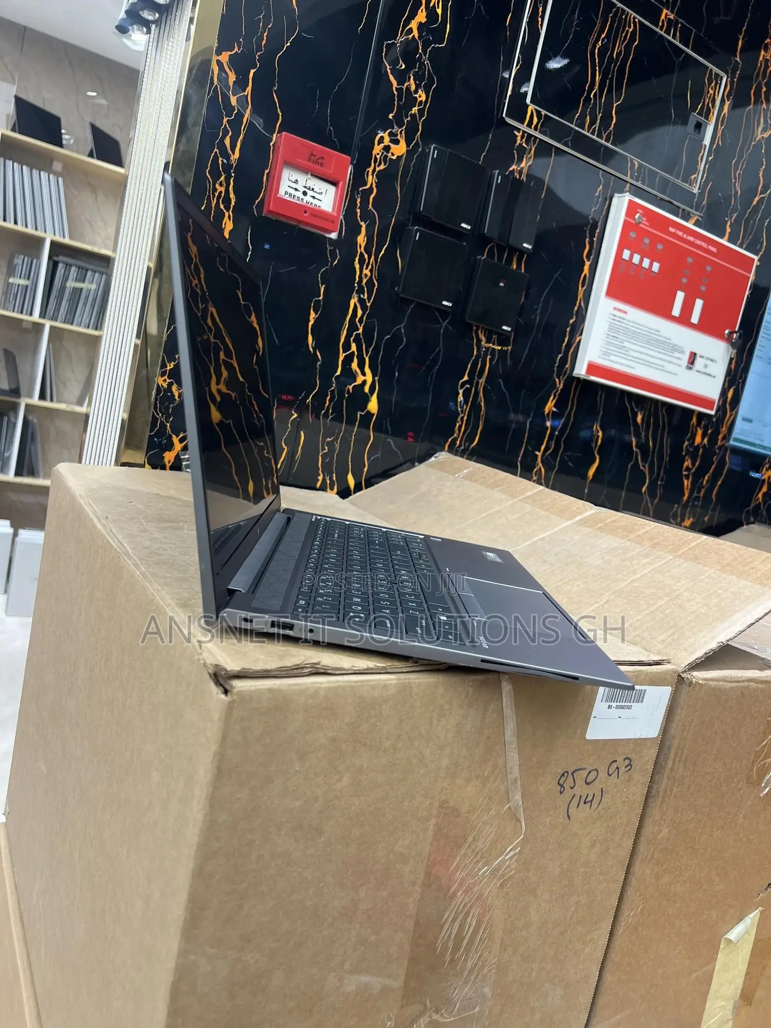 New Laptop HP ZBook Firefly G8 16GB Intel Core i7 SSD 256GB
