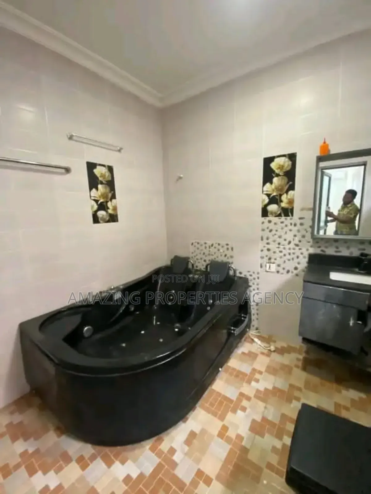 3bdrm House in Spintex, Baatsona Total for rent