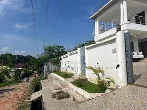 5bdrm House in Golf Hills, Achimota for sale