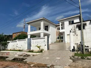 5bdrm House in Golf Hills, Achimota for sale