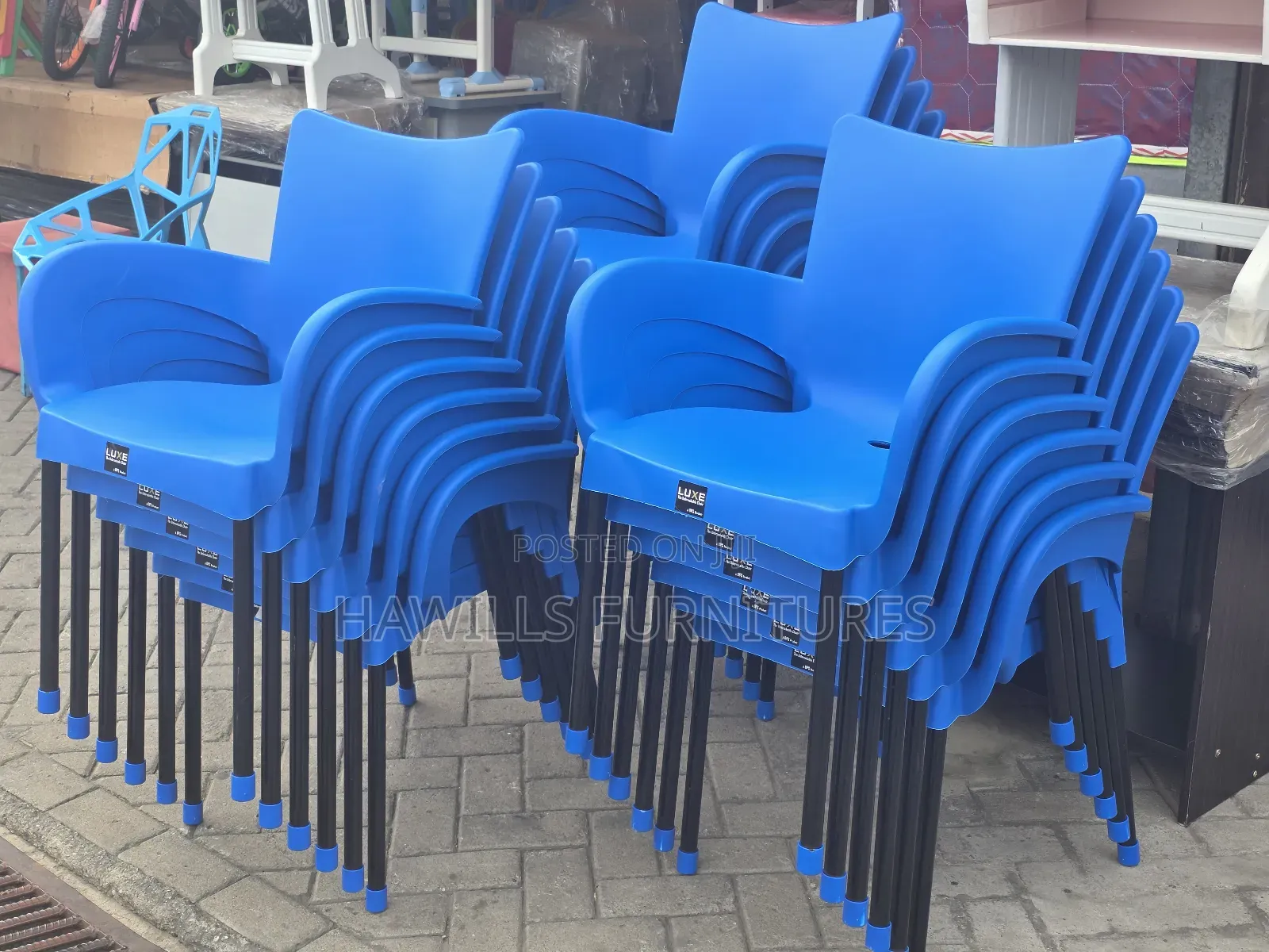 Luxe Brand Plastic Chair With Armrest And  Metal Legs