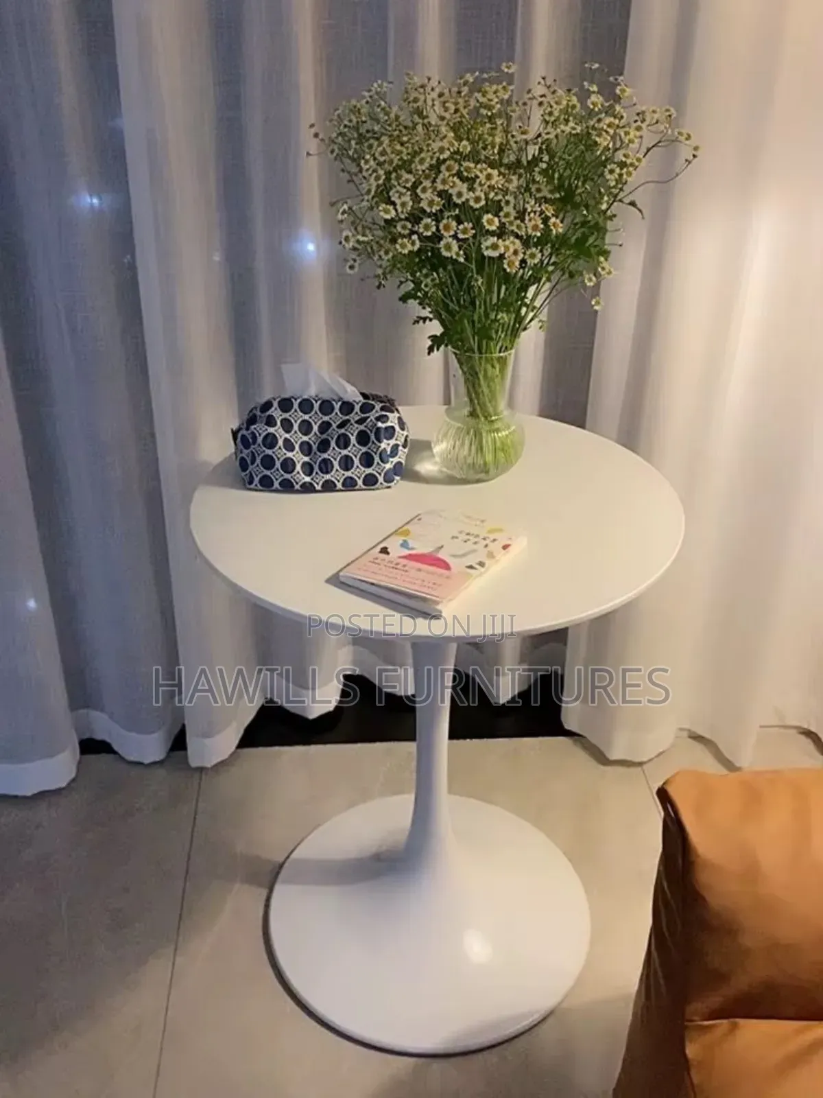Round Style Dining Table Designed For Small Space