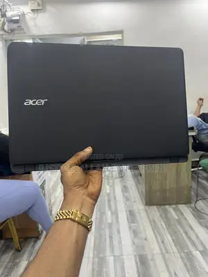 Laptop Acer Aspire ES1-533 4GB Intel Celeron HDD 1T