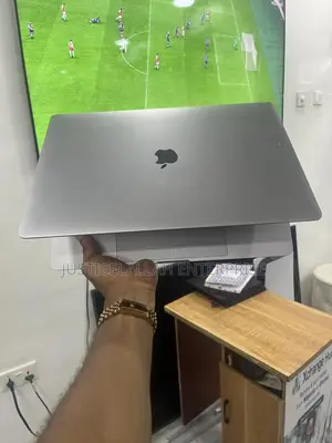 Laptop Apple MacBook Pro 2017 16GB Intel Core i7 SSD 500GB