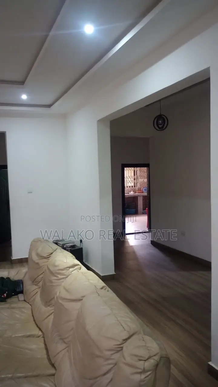 5bdrm House in Kwabenya for sale