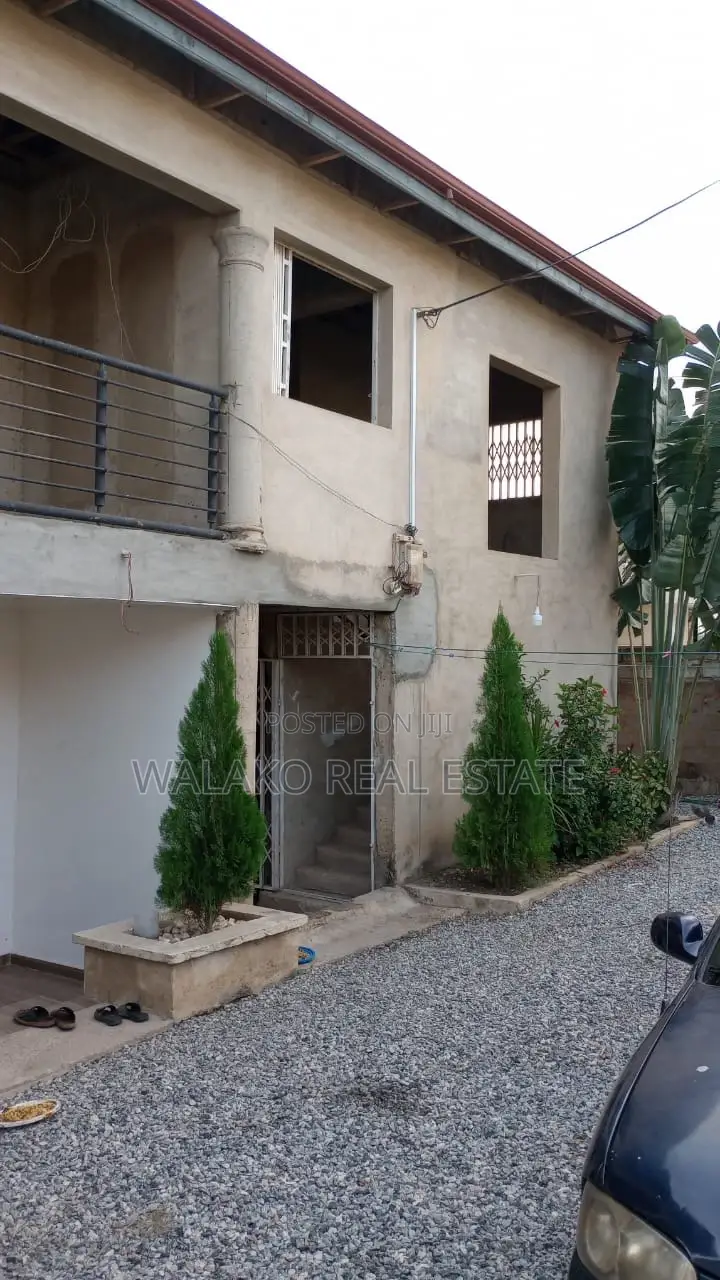 5bdrm House in Kwabenya for sale