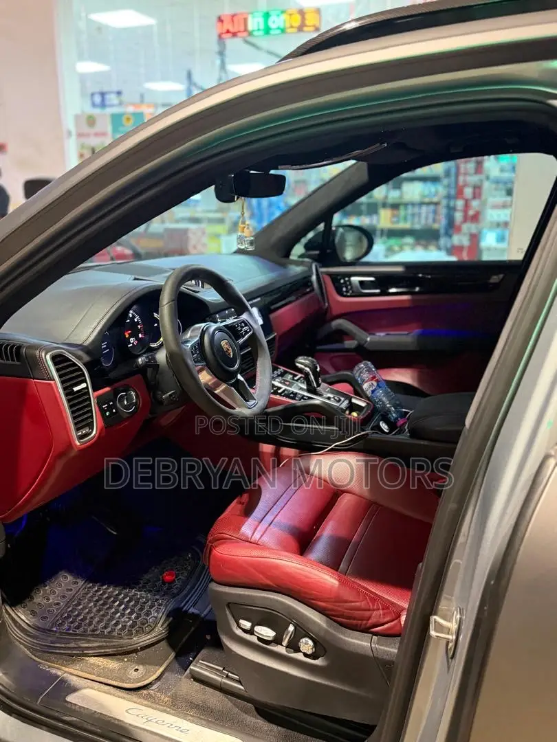 Porsche Cayenne Turbo AWD 2020 Gray