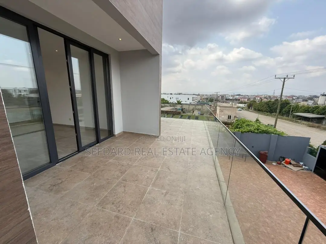 4bdrm Duplex in East Legon for sale