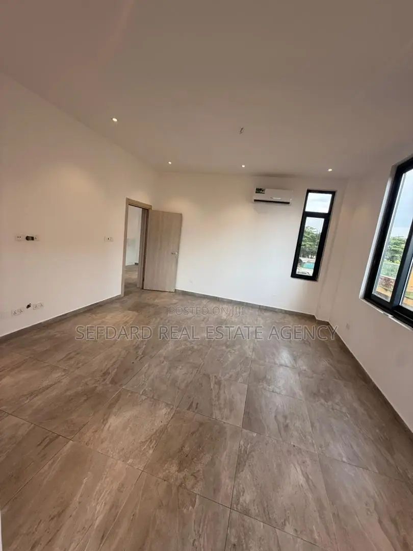 4bdrm Duplex in East Legon for sale