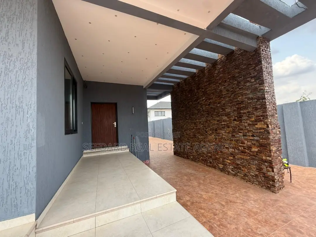 4bdrm Duplex in East Legon for sale