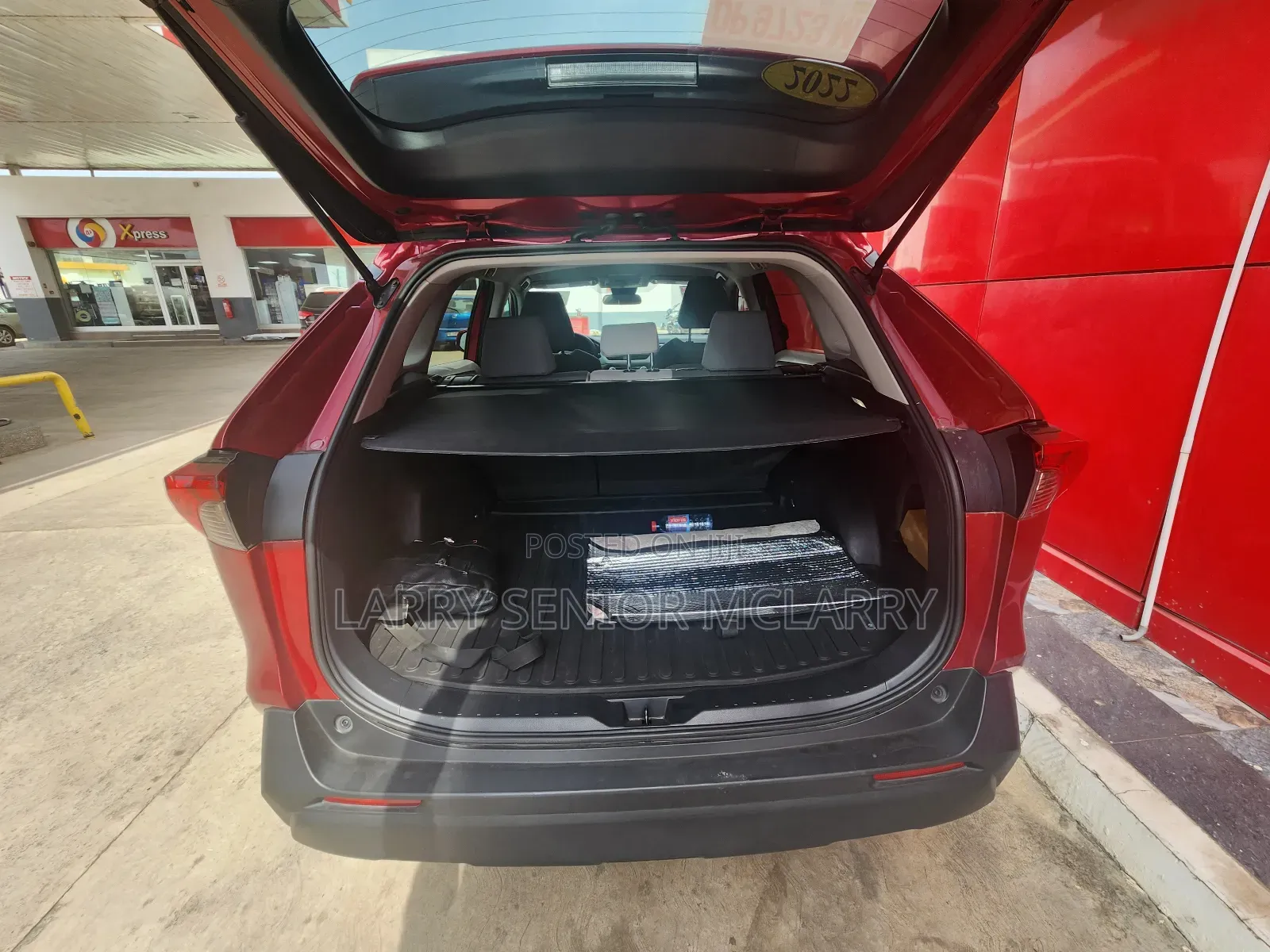 Toyota RAV4 XLE 2022 Red