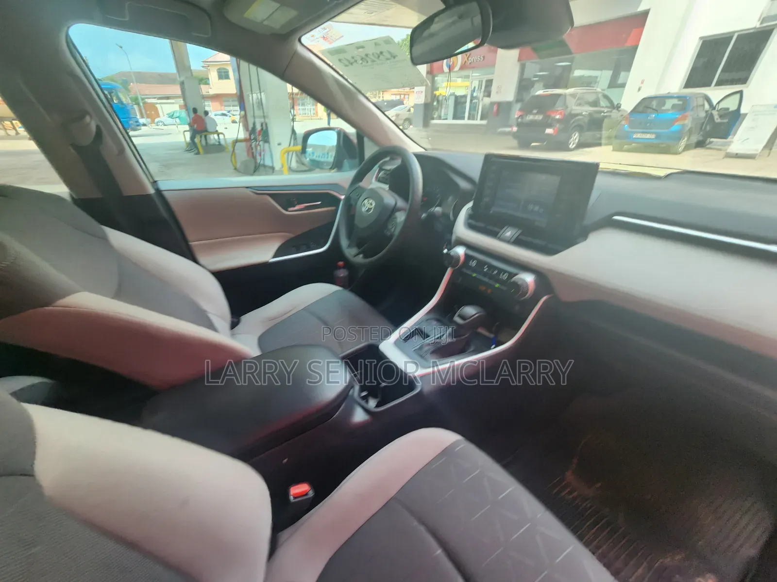 Toyota RAV4 XLE 2022 Red