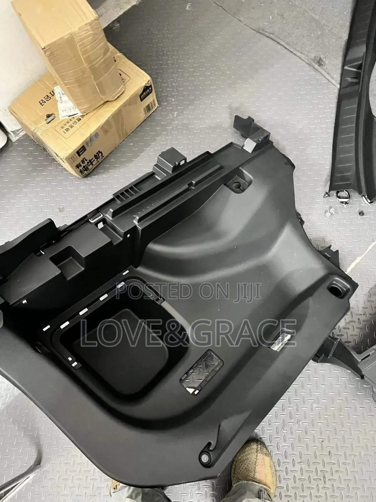 Rav 4 Inner Boot Panels Complete With No Mat