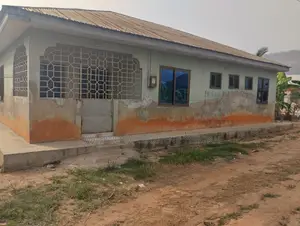 3bdrm House in Kwahu West for sale
