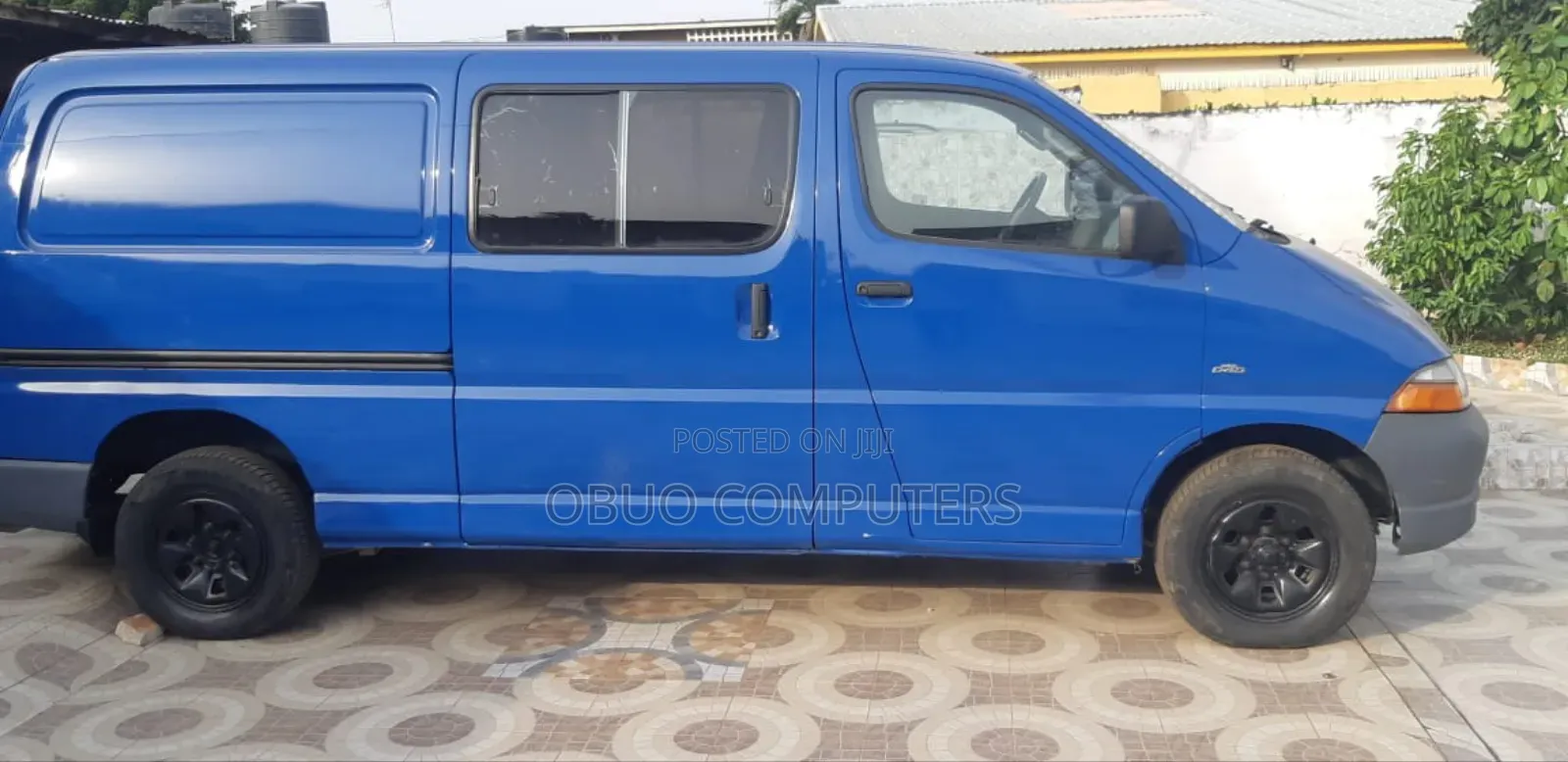 Toyota HiAce 2012 Blue